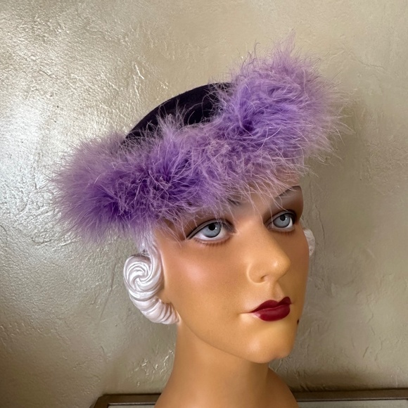 REFINED 1940s' PURPLE FELT CAP WITH LAVENDER FEATHER TRIM - Picture 9 of 12